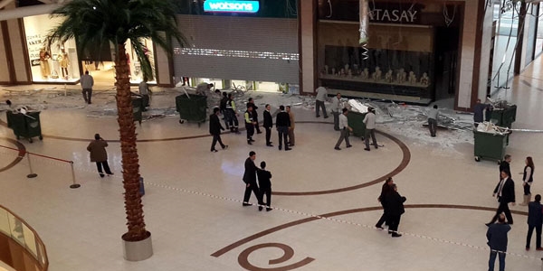 Diyarbakır'da AVM'nin tavanı çöktü