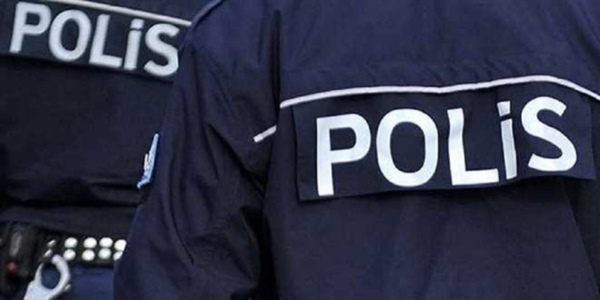 Polis kazayla arkadaşını yaraladı