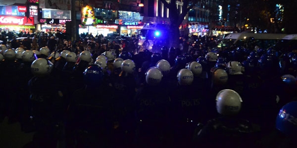 17 Aralık eylemine polis müdahalesi