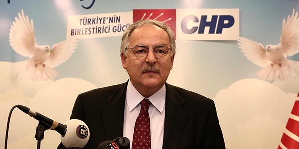 Torpil Haluk Koç'un yanı başında