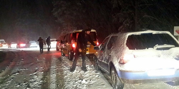 Uludağ yolu kar yağışı sebebiyle kapandı