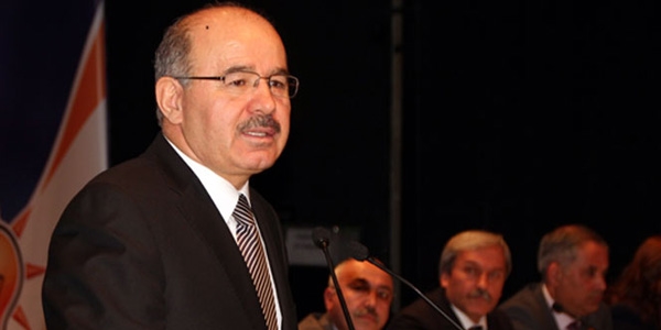 Çelik: 'Derin devletin köpekleri beni aradı'