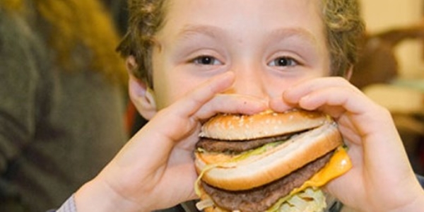 'Fast food ocuklarn baarsn olumsuz ynde etkiliyor'