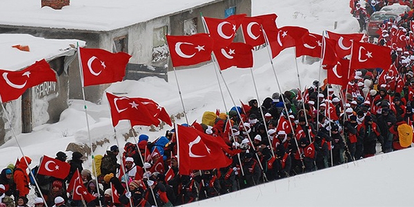 Sar�kam�� �ehitleri i�in sayg� n�beti tutacaklar