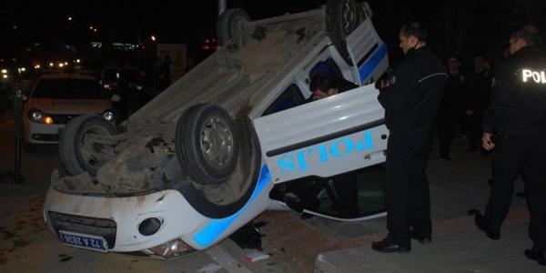 Batman'da polis aracı devrildi: 3 yaralı