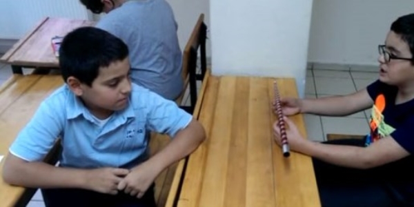 Atık maddelerden enstrüman yaptılar