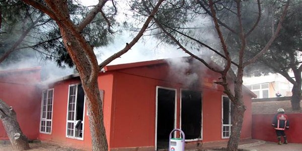 Maltepe'de k�t�phane yand�