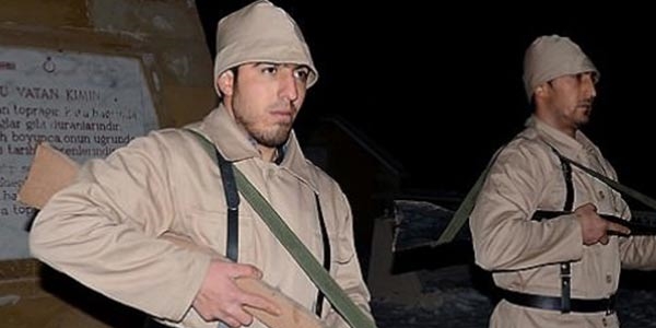 20 öğrenci, -16 derecede nöbet tuttu