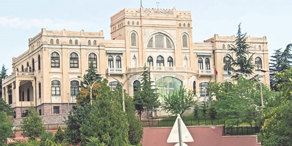 Kurumlarda aranan tablolar aslında çalınmış!