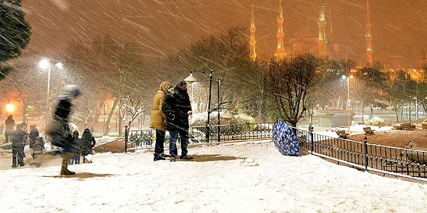 İstanbul'a mevsimin ilk karı yağdı