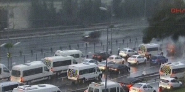 İstanbul'da kar yağışı sürüyor