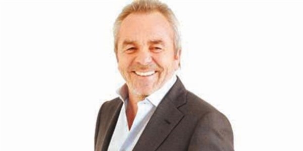 Erol Ol�ak: O �ark� pankartlarla yaz�ld�