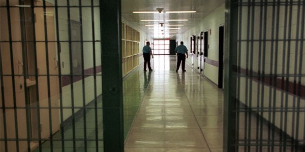 Cezaevi firarisi omzundan vurularak yakalandı