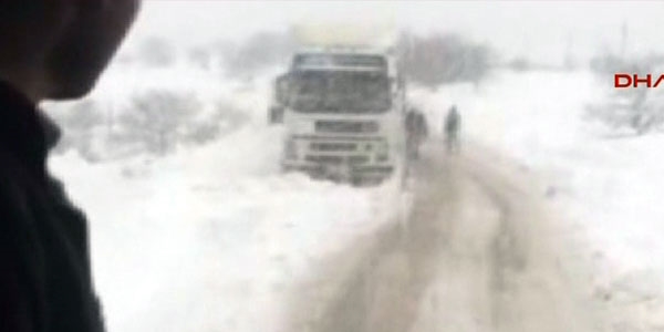 İzmir-İstanbul yolu 45 saat sonra açıldı