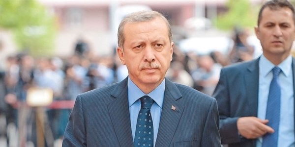 Kapıyı açtım böcekçiler telefonun orada uğraşıyorlardı