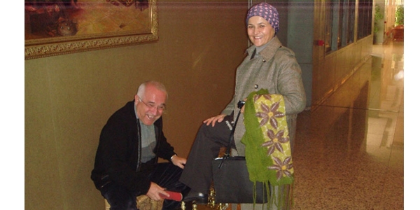 Cemil Çiçek, boyacı sandığı koltuğunda