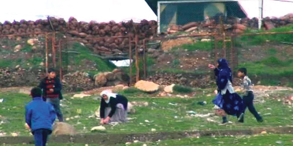 Cizre'de askere kadın kalkanı