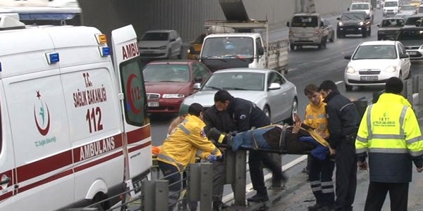 �ki metrob�s �arp��t�: 3 yaral�