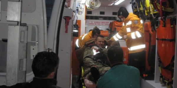 Kamyon askeri araca çarptı: 2 asker yaralı