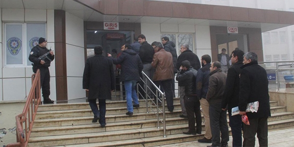 4 polis serbest bırakıldı