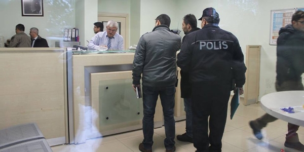 Soyguncular PTT şubesini soydu