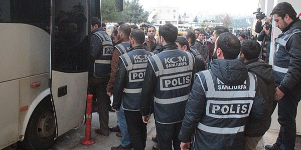 Mahkemeye sevk edilen 11 polisten 3' tutukland
