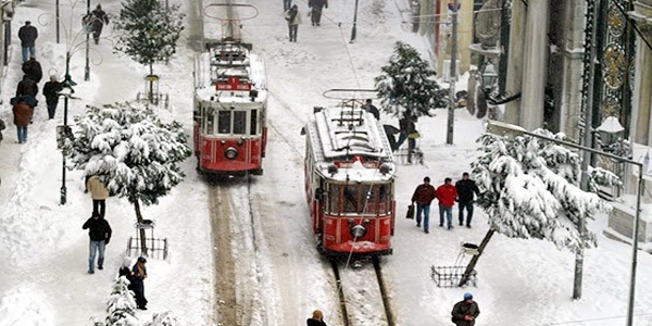 Kar İstanbullu'yu toplu ulaşıma yönlendirdi