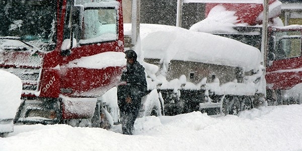 Bolu Dağı'nda kar 2 metreye ulaştı