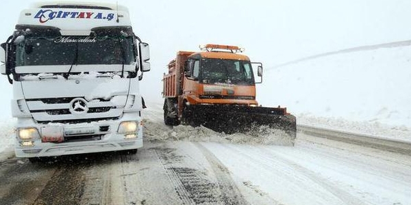 Bolu Dağı'nda onlarca kişi mahsur kaldı