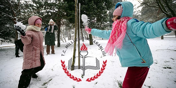 'Yarı yıl tatili ertelendi' haberleri asılsız