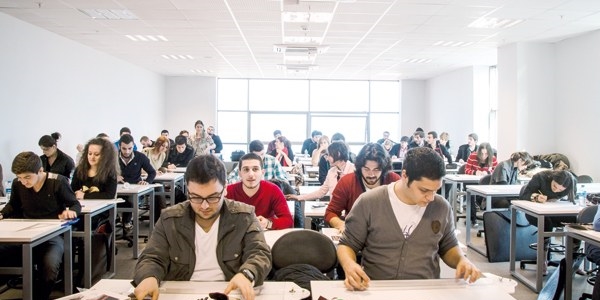 Üniversitelilerden ek ders ücreti alınacak
