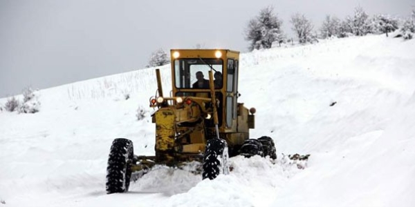 Doğu Anadolu'da 357 köy yolu kapandı
