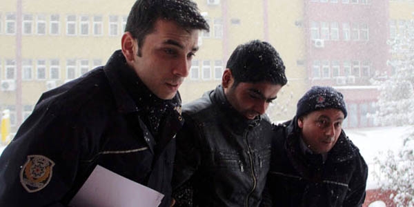 Başkasının yerine sınava girince yakalandı