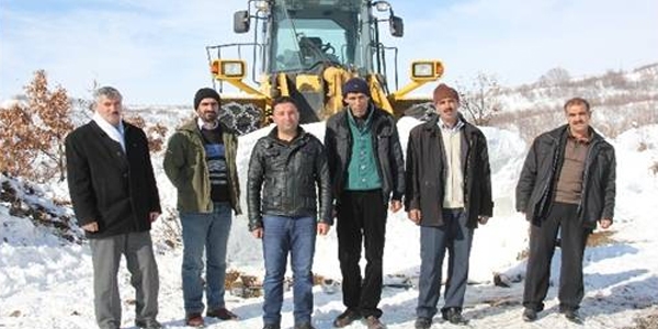 Köylüler, İl Özel İdaresi'nin kepçesine el koydu