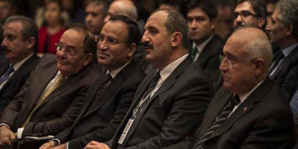 Bozdağ, Yargıtay Başkanı konuşurken salonu terk etti