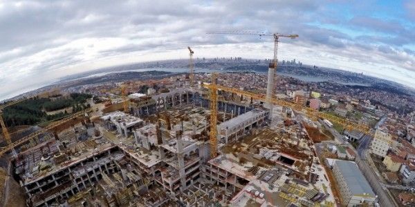 Çamlıca Camisi'ne yabancı ziyaretçi ilgisi
