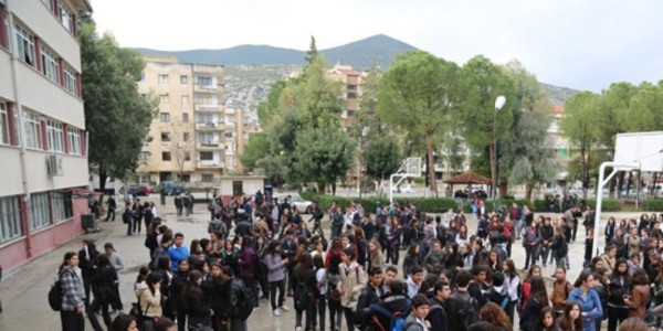 Lise öğrencisi okulda esrarla yakalandı!