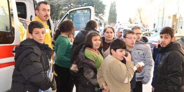 Engelli öğrencileri taşıyan servis kaza yaptı