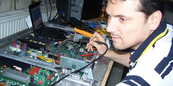 ��retmenli�i b�rak�p bilgisayar sekt�r�ne at�ld�