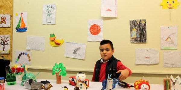 Ana s�n�f� ��rencisi resim sergisi a�t�