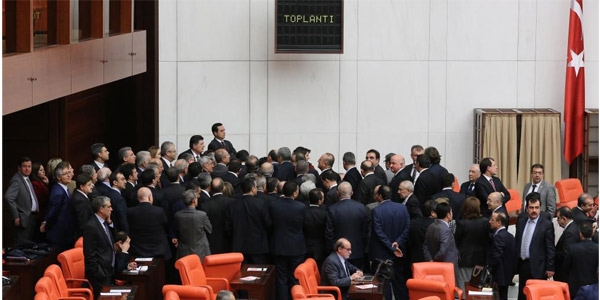 Yüce Divan'da, Erdoğan Bayraktar farkı