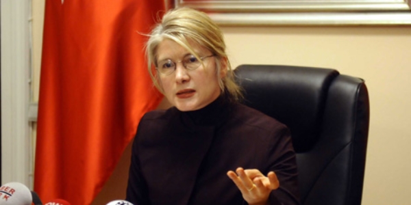 Emine Ülker Tarhan hastaneye kaldırıldı