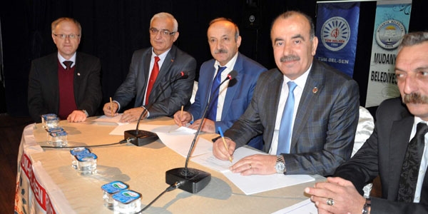 Mudanya Belediyesi'nde sözleşme sevinci