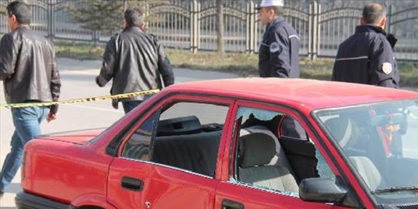 Adliye önünde silahlı kavga : 1'i polis 4 yaralı
