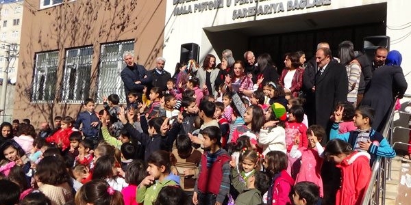 İlk Kürtçe karne verildi