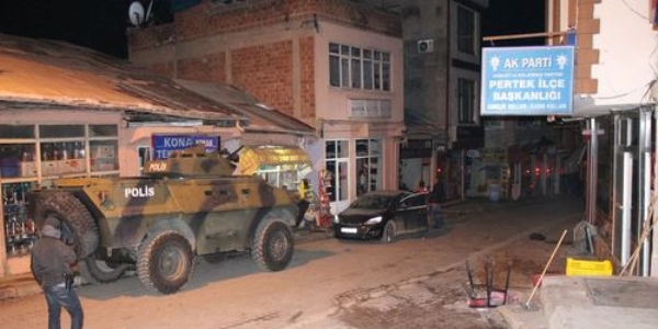 Belediye ve AK Parti binasına molotoflu saldırı