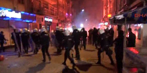 Kadıköy'de olay: 2 polis yaralı