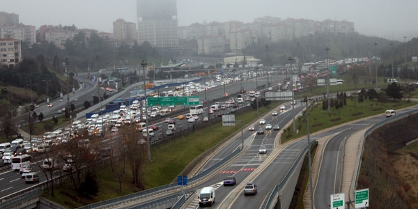 4 gişe kapatıldı, TEM'de trafik felç oldu