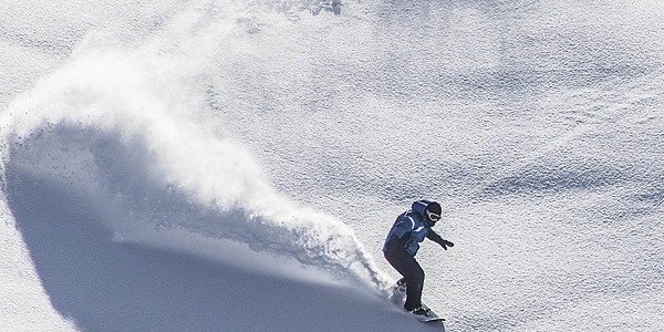 Hakkari dağları snowboardla tanıştı