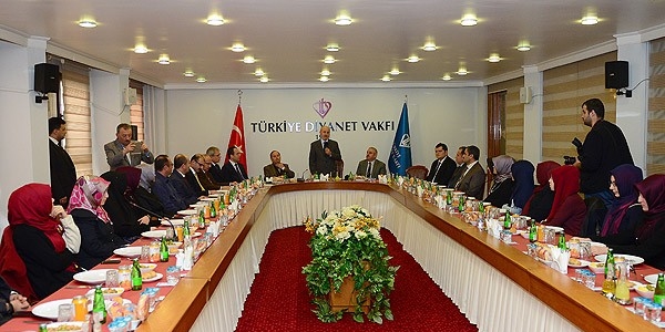 TDV başarılı öğrencileri umre ziyaretiyle ödüllendirdi